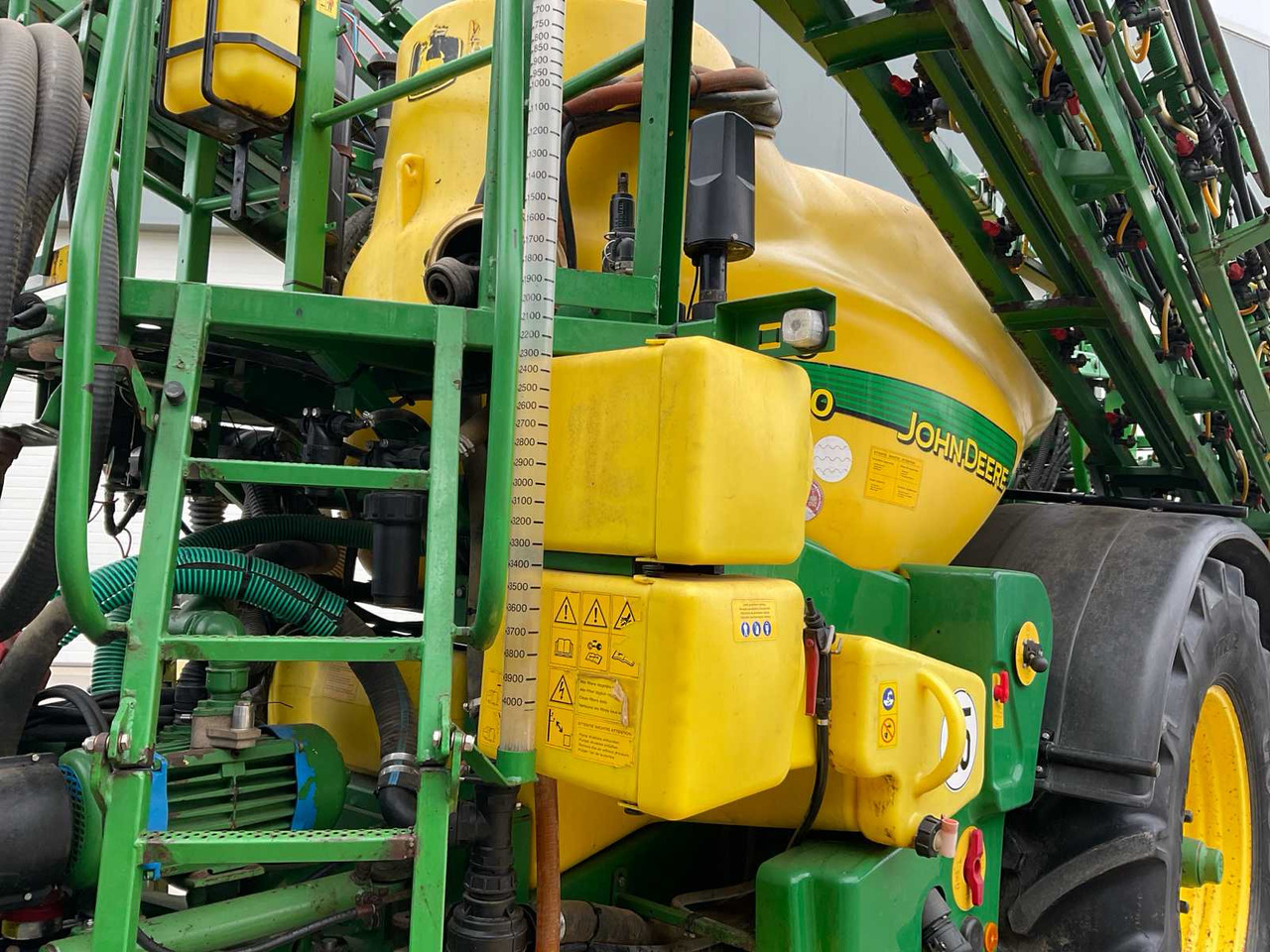 Sprayer John Deere 840: picture 26