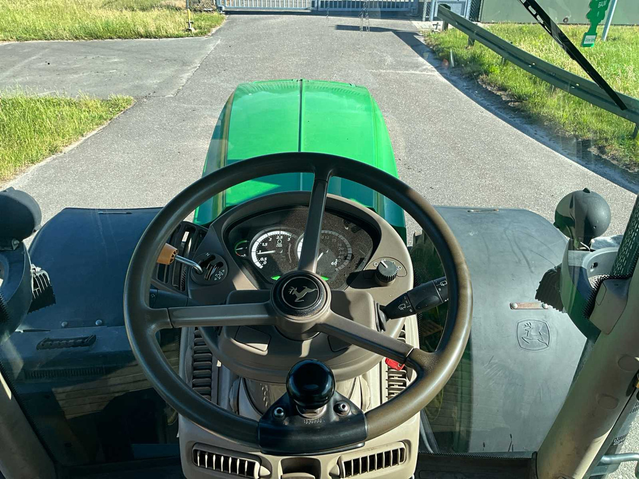 Farm tractor John deere 6170 R: picture 33