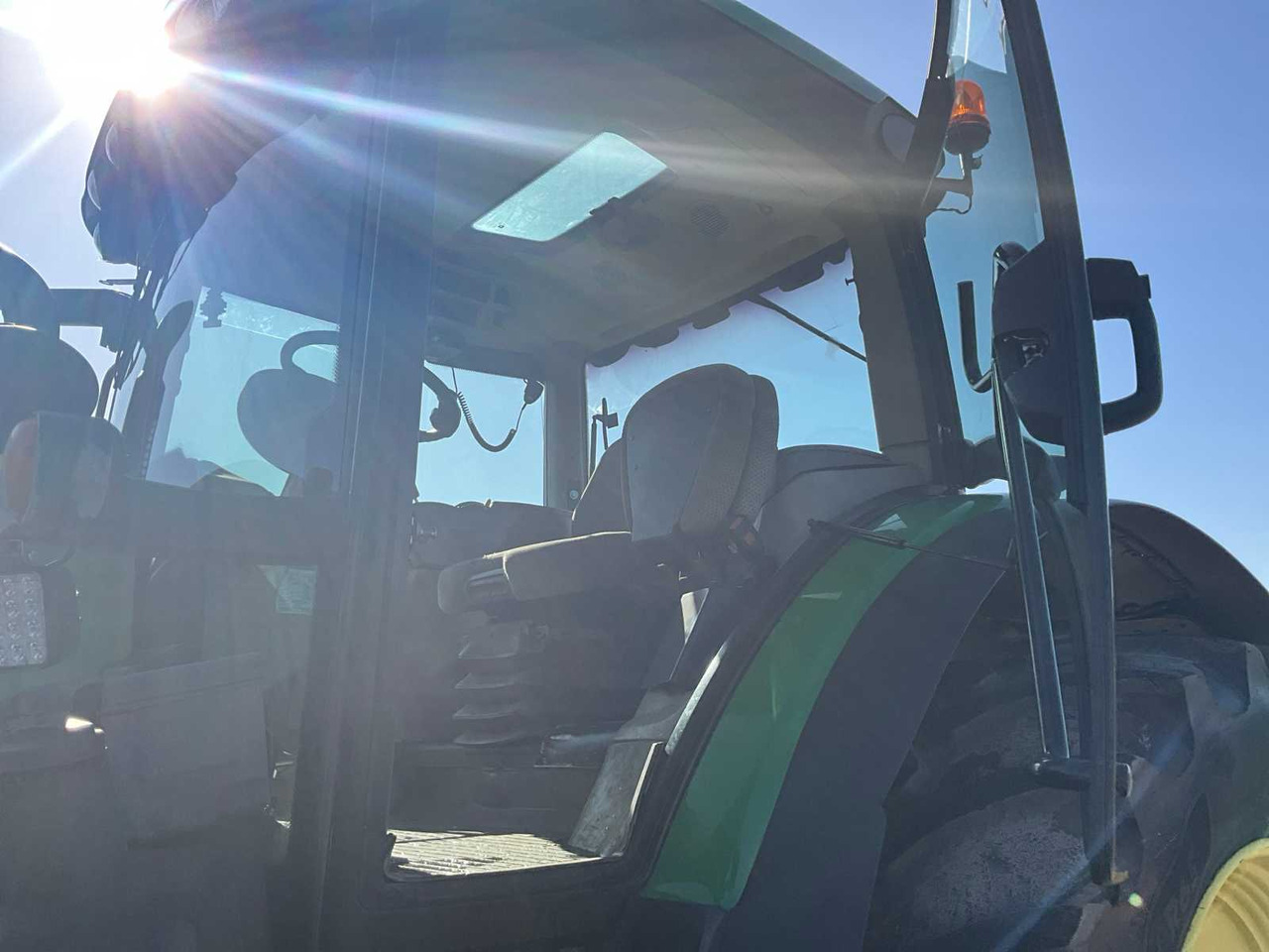 Farm tractor John deere 6170 R: picture 30
