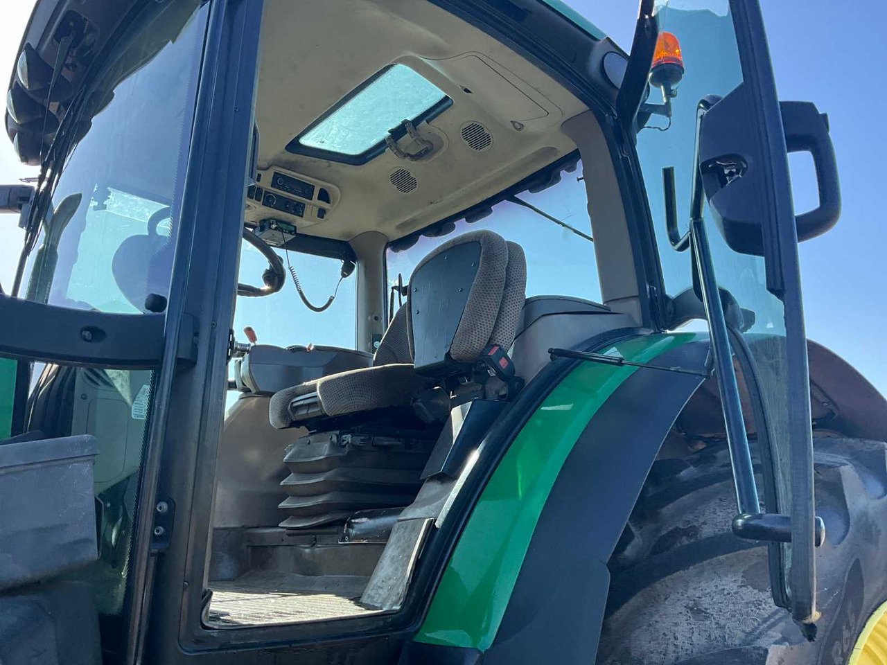 Farm tractor John deere 6170 R: picture 31