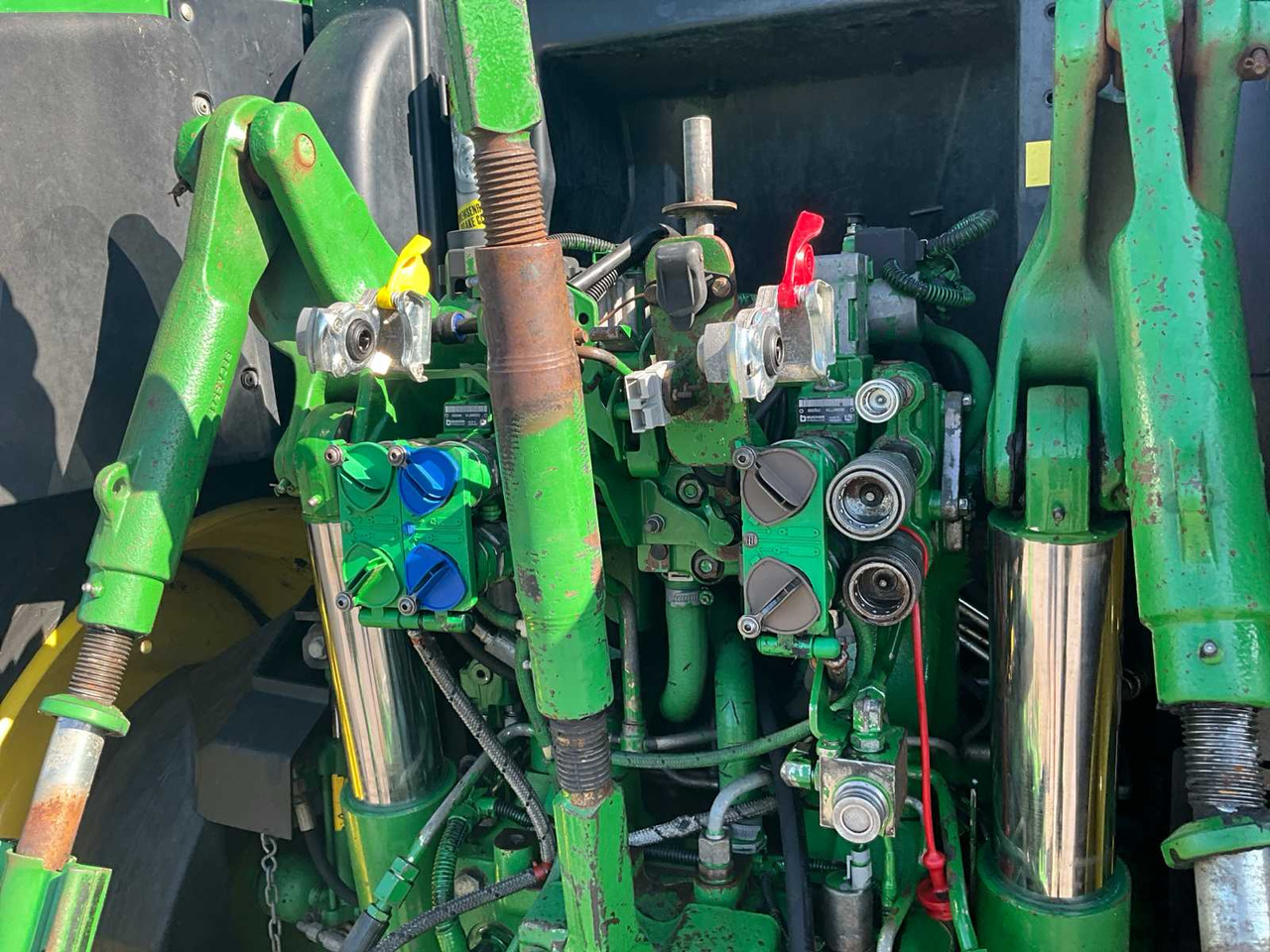 Farm tractor John deere 6170 R: picture 23