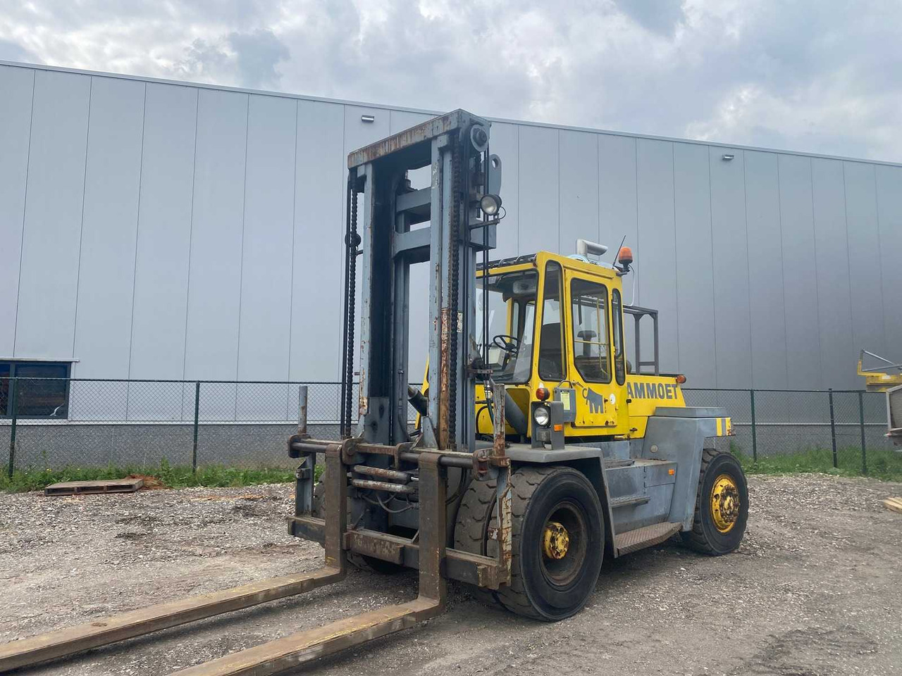 KALMAR - DC 12-600 - DIESEL FORKLIFT WITH FORK POSITIONER - Forklift: picture 1 KALMAR - DC 12-600 - DIESEL FORKLIFT WITH FORK POSITIONER - Forklift: picture 1