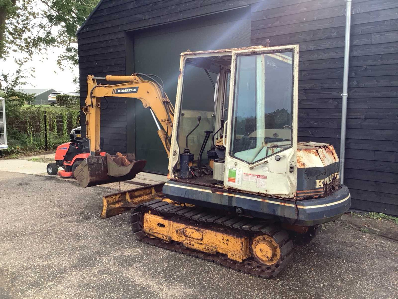 Komatsu pc30 - Mini excavator: picture 2 Komatsu pc30 - Mini excavator: picture 2