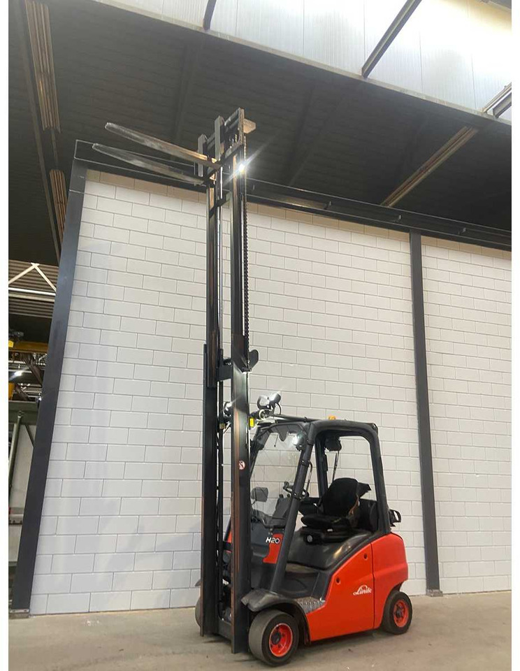 LINDE - 2013 - H20T - FORKLIFT TRUCK - SIDE-SHIFT - Forklift: picture 3 LINDE - 2013 - H20T - FORKLIFT TRUCK - SIDE-SHIFT - Forklift: picture 3