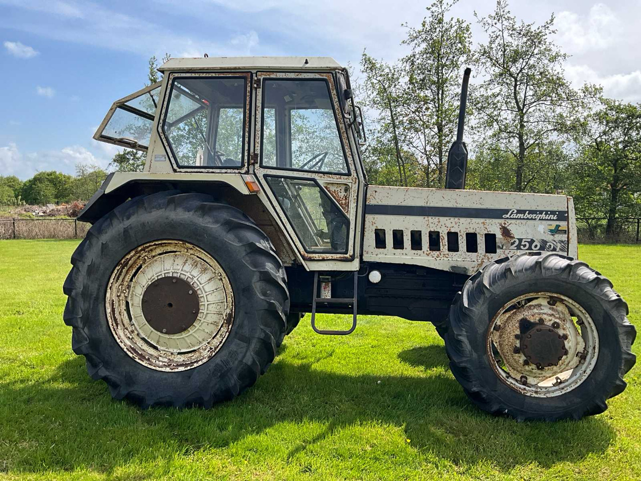 Farm tractor Lamborghini 1256 DT: picture 6