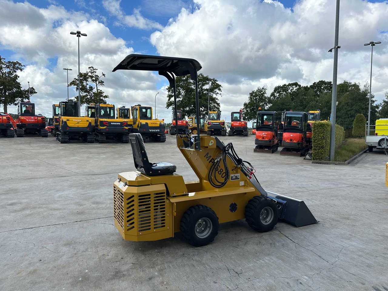 MACHPRO - 2025 - MP-S800 - SKID STEER LOADER - Compact track loader: picture 4 MACHPRO - 2025 - MP-S800 - SKID STEER LOADER - Compact track loader: picture 4