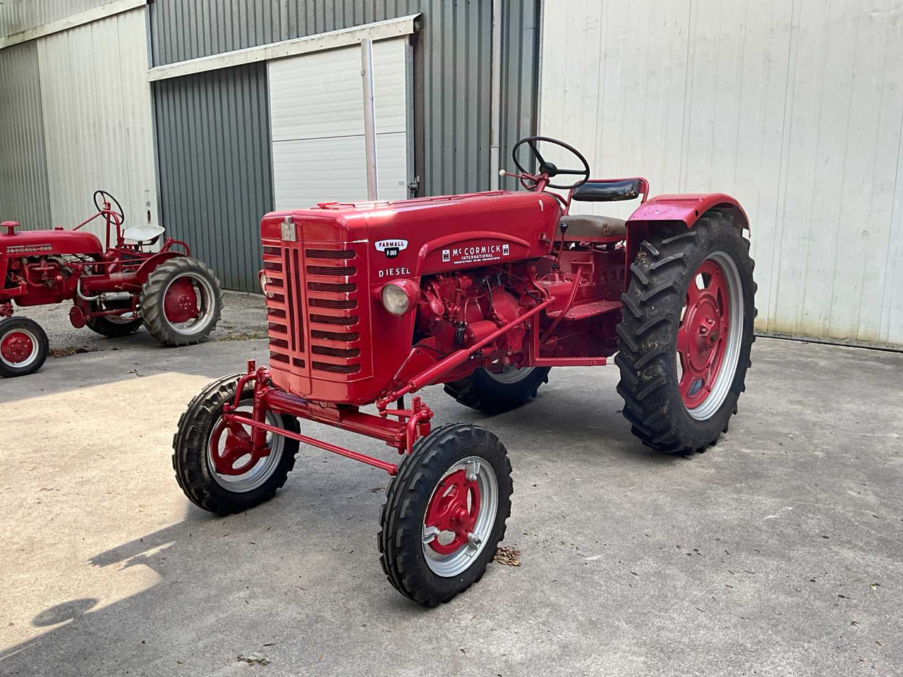 Mc cormick Farmall F-265 U - Farm tractor: picture 1 Mc cormick Farmall F-265 U - Farm tractor: picture 1