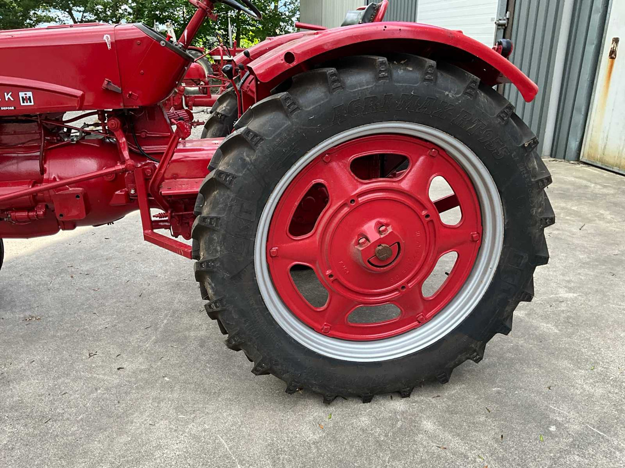Mc cormick Farmall F-265 U - Farm tractor: picture 5 Mc cormick Farmall F-265 U - Farm tractor: picture 5