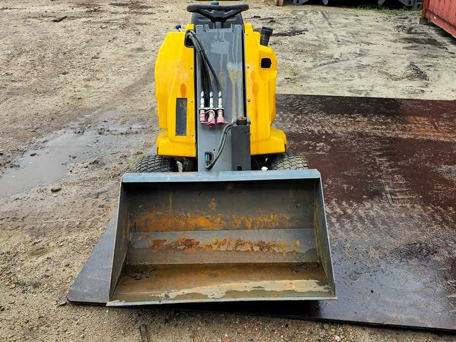 Mini wheel loader H130 - Wheel loader: picture 2 Mini wheel loader H130 - Wheel loader: picture 2