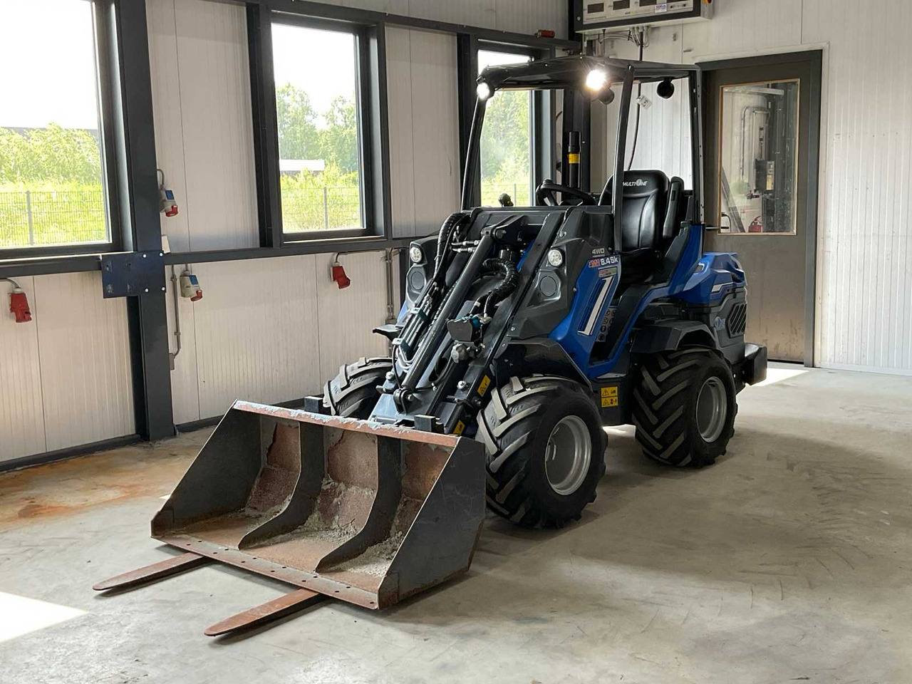 MultiOne 8.4SK T4F-STAGE5 - Wheel loader: picture 1 MultiOne 8.4SK T4F-STAGE5 - Wheel loader: picture 1