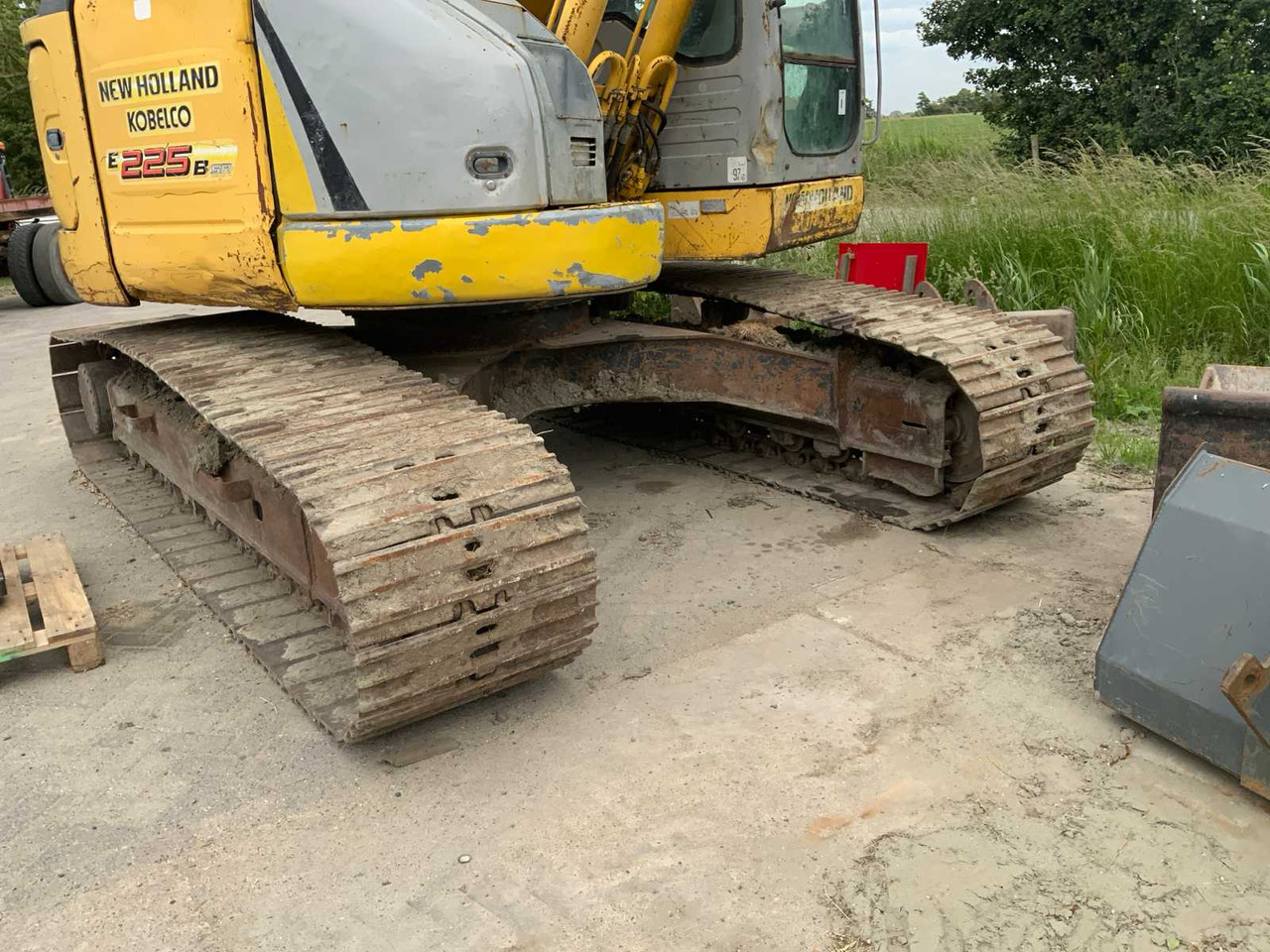 New Holland Kobelco E225BSR - Crawler excavator: picture 3 New Holland Kobelco E225BSR - Crawler excavator: picture 3