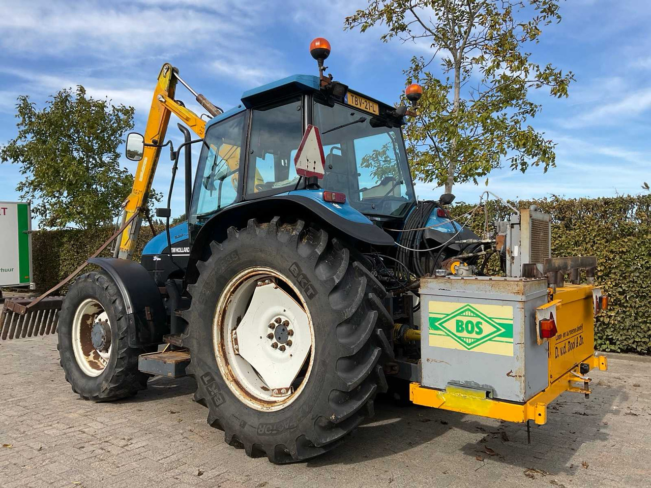 New Holland TS100 - Farm tractor: picture 3 New Holland TS100 - Farm tractor: picture 3