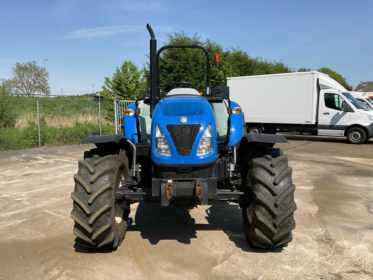 New holland T4.75 S - Farm tractor: picture 2 New holland T4.75 S - Farm tractor: picture 2