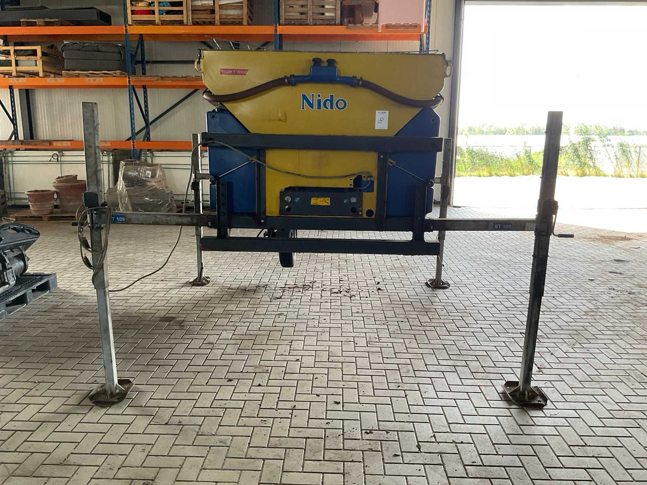 Nido Stratos B11K-27 WCXN-350 - Sand/ Salt spreader: picture 2 Nido Stratos B11K-27 WCXN-350 - Sand/ Salt spreader: picture 2