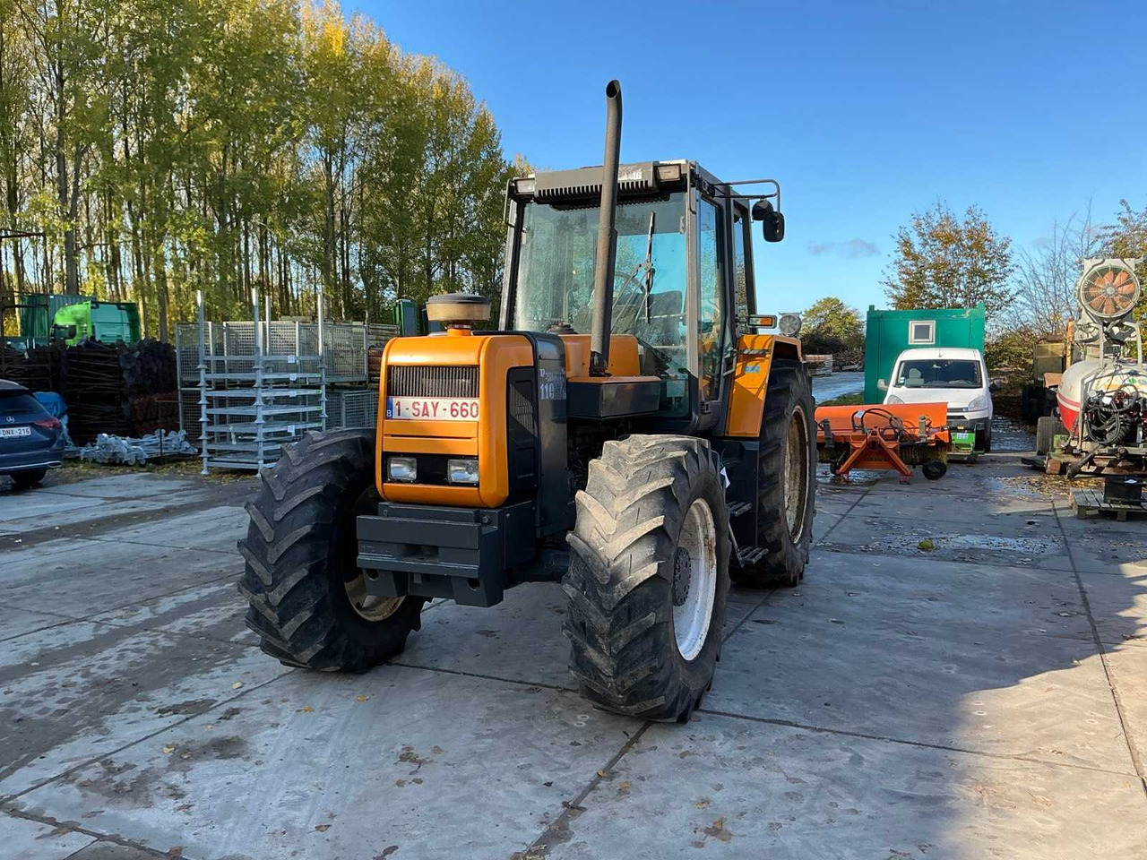 Renault 110.54 R7912 - Farm tractor: picture 1 Renault 110.54 R7912 - Farm tractor: picture 1