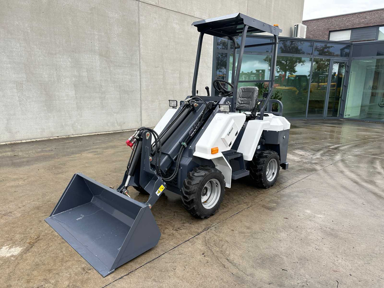 SDLOOL - 2025 - SL-S30 - SKID STEER LOADER - Compact track loader: picture 2 SDLOOL - 2025 - SL-S30 - SKID STEER LOADER - Compact track loader: picture 2