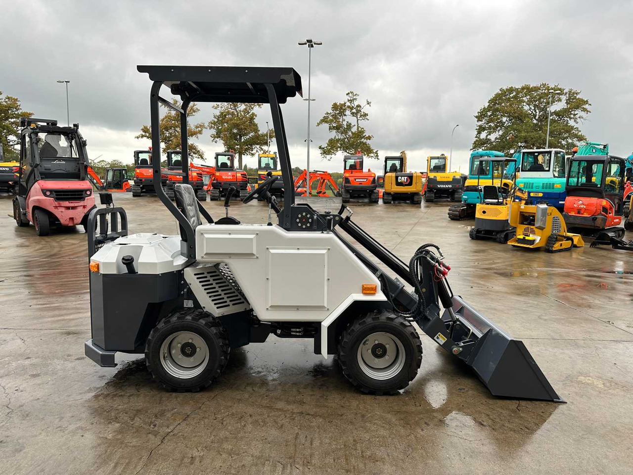 SDLOOL - 2025 - SL-S30 - SKID STEER LOADER - Compact track loader: picture 5 SDLOOL - 2025 - SL-S30 - SKID STEER LOADER - Compact track loader: picture 5