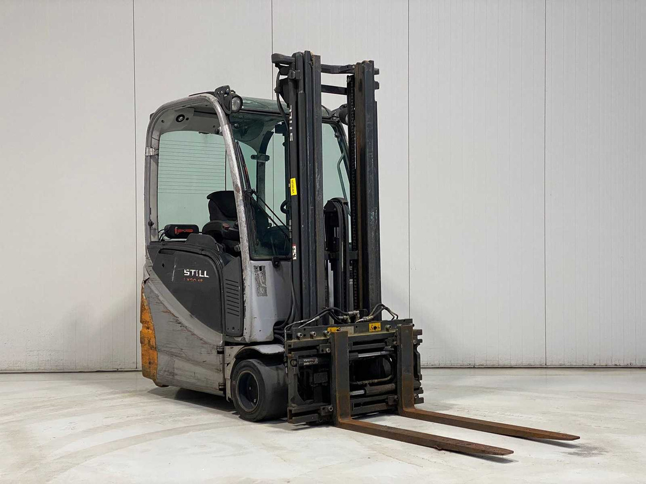 STILL - 2011 - RX 20-18 - FORKLIFT TRIPLEX - FREE-LIFT - SIDE-SHIFT - FORK SETTER - Forklift: picture 1 STILL - 2011 - RX 20-18 - FORKLIFT TRIPLEX - FREE-LIFT - SIDE-SHIFT - FORK SETTER - Forklift: picture 1