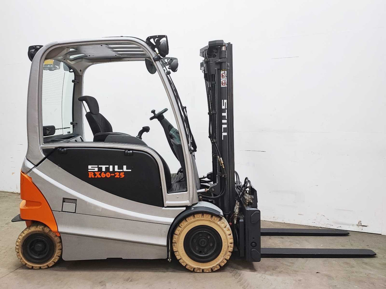 STILL - 2014 - RX60-25 - FORKLIFT WITH FORK SPREADER - Forklift: picture 4 STILL - 2014 - RX60-25 - FORKLIFT WITH FORK SPREADER - Forklift: picture 4