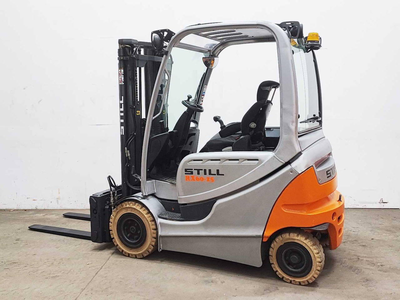 STILL - 2014 - RX60-25 - FORKLIFT WITH FORK SPREADER - Forklift: picture 1 STILL - 2014 - RX60-25 - FORKLIFT WITH FORK SPREADER - Forklift: picture 1