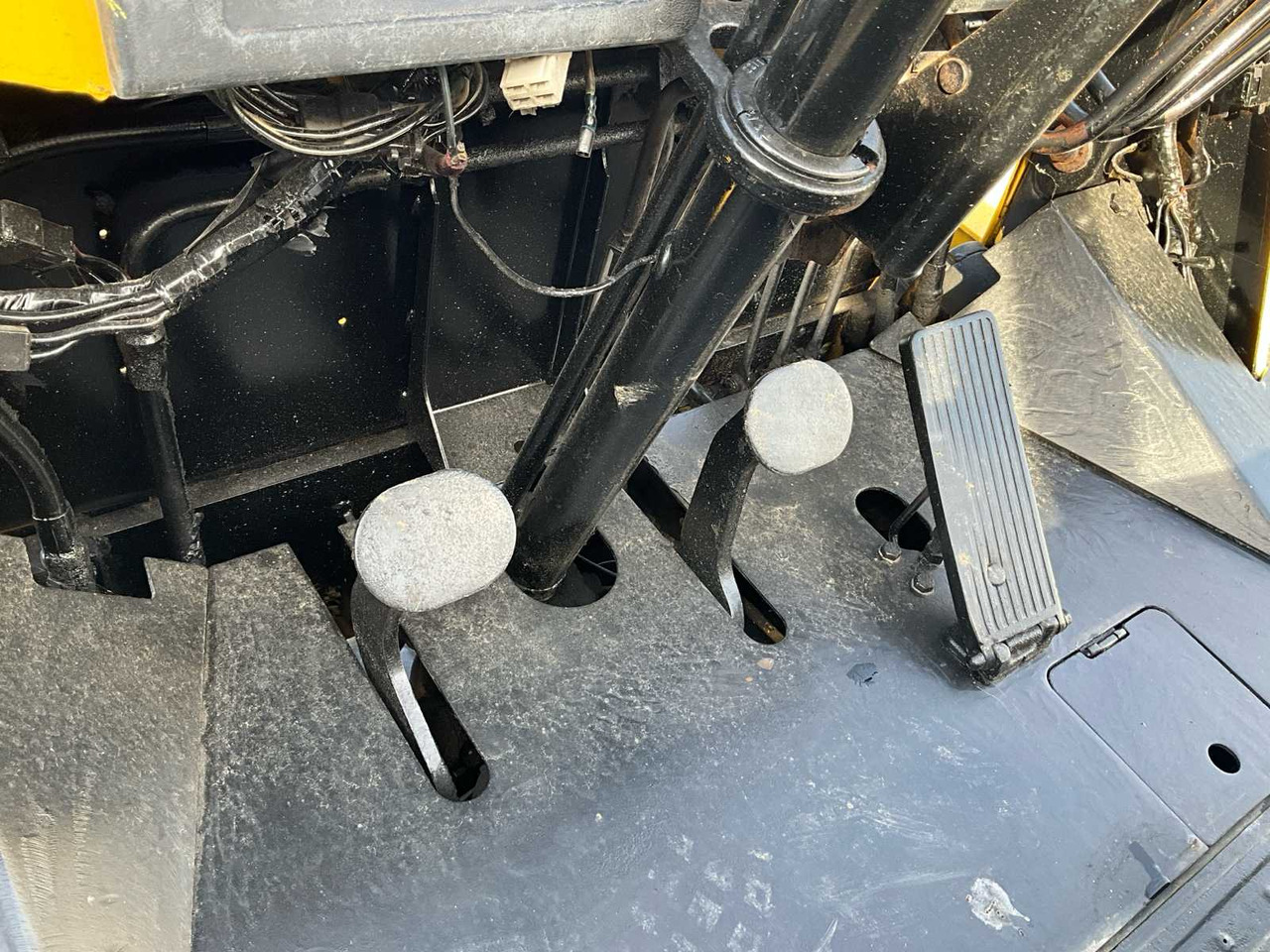 Forklift TCM FD30 FORKLIFT: picture 14