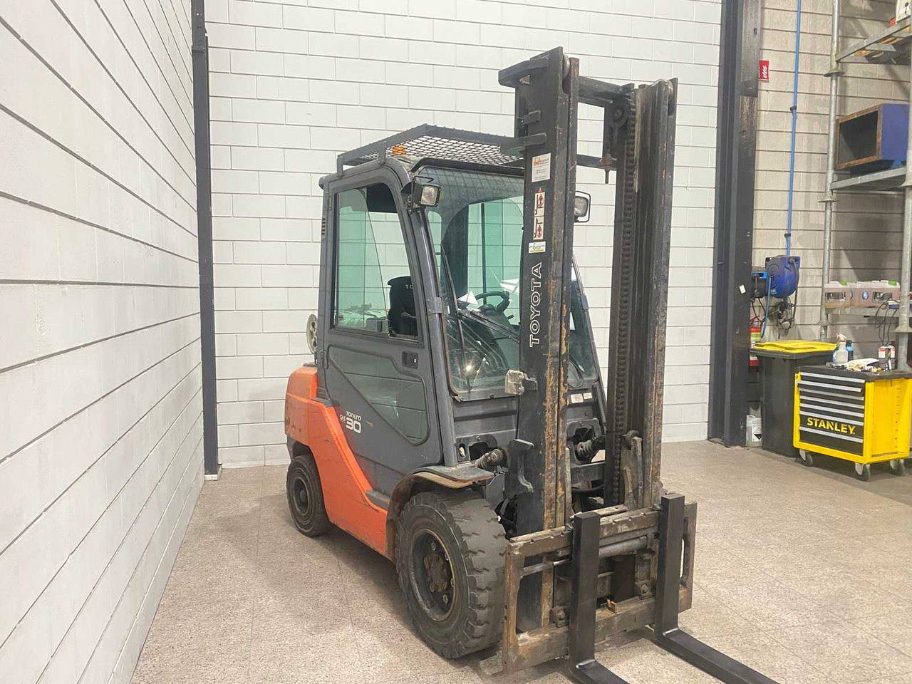 TOYOTA - 2008 - 02-8 FGF 30 - FORKLIFT - Forklift: picture 2 TOYOTA - 2008 - 02-8 FGF 30 - FORKLIFT - Forklift: picture 2