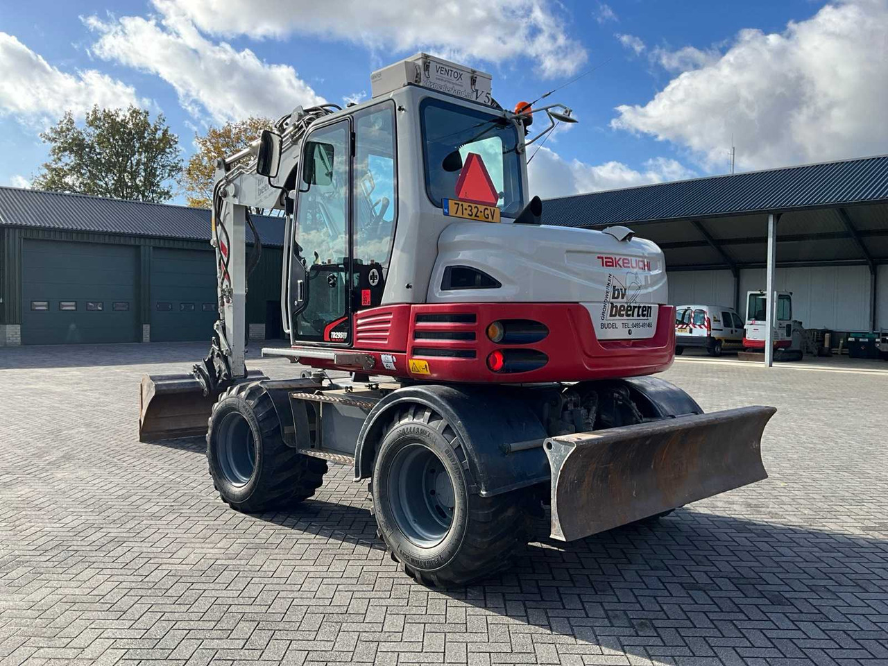 Takeuchi TB295W - Wheel excavator: picture 4 Takeuchi TB295W - Wheel excavator: picture 4