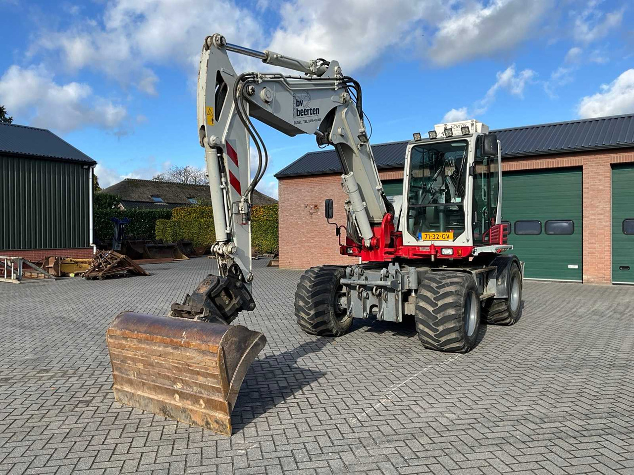 Takeuchi TB295W - Wheel excavator: picture 1 Takeuchi TB295W - Wheel excavator: picture 1