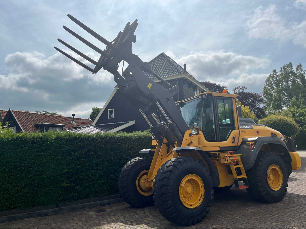 Volvo L120H - Wheel loader: picture 1 Volvo L120H - Wheel loader: picture 1