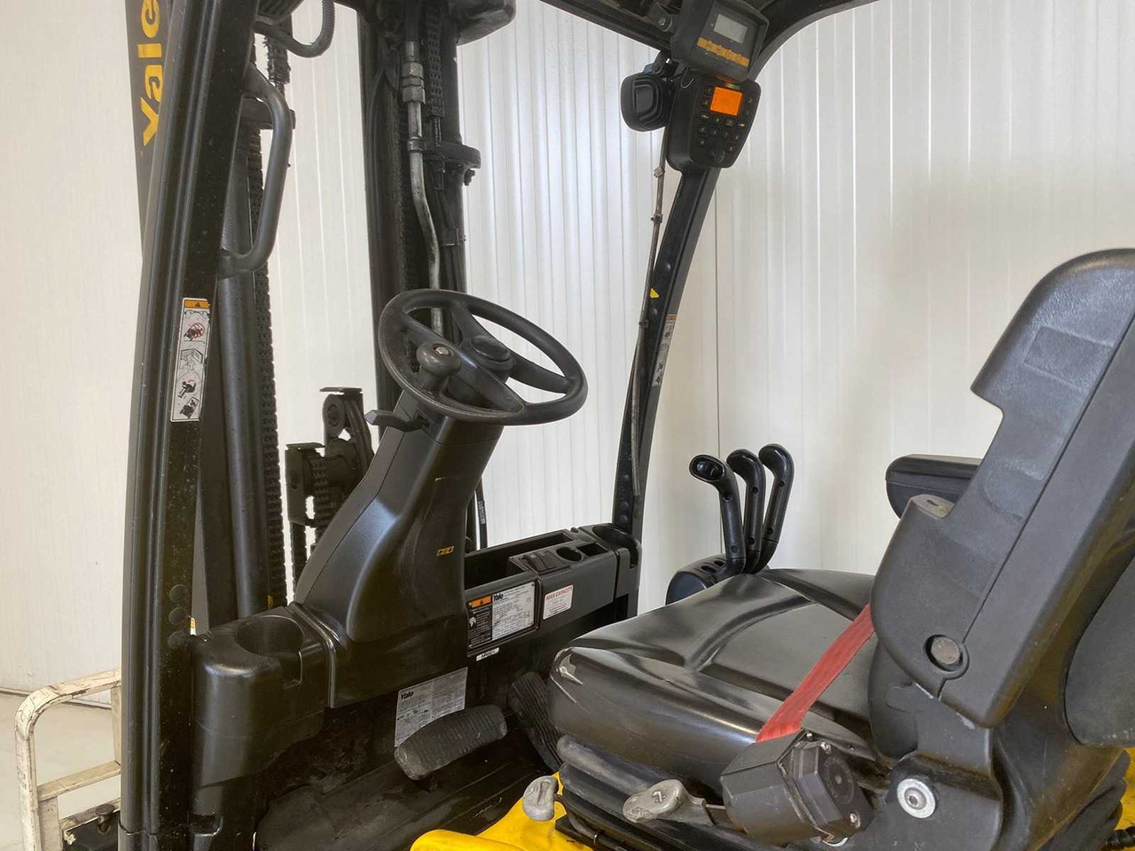 YALE - 2013 - ERP 35 VL - FORKLIFT - TRIPLEX - FREE-LIFT - SIDE-SHIFT - Forklift: picture 3 YALE - 2013 - ERP 35 VL - FORKLIFT - TRIPLEX - FREE-LIFT - SIDE-SHIFT - Forklift: picture 3