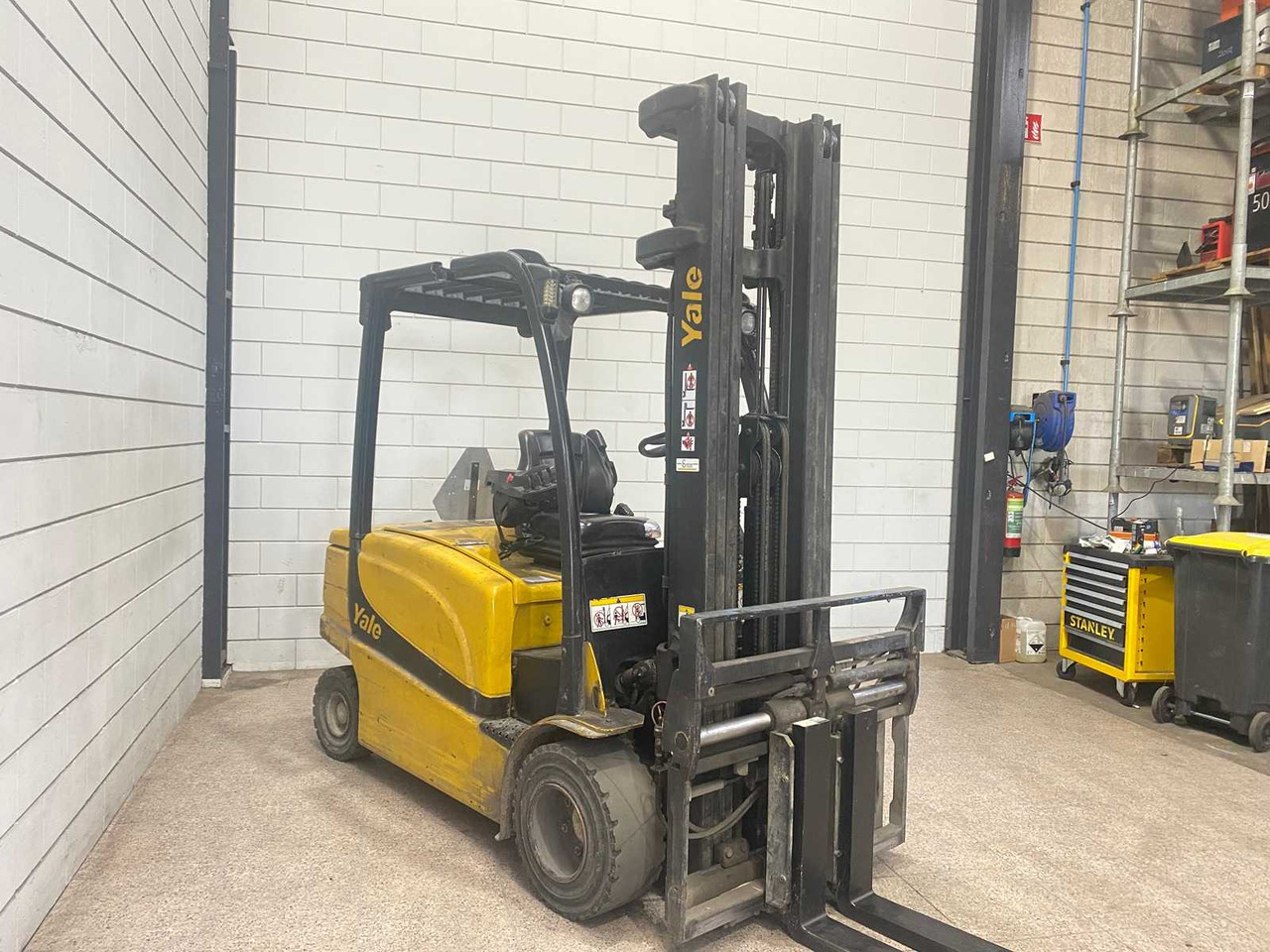 YALE - ERP35VL - FORKLIFT TRIPLEX - SIDE-SHIFT - FORK SETTER - Forklift: picture 4 YALE - ERP35VL - FORKLIFT TRIPLEX - SIDE-SHIFT - FORK SETTER - Forklift: picture 4