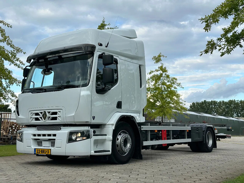 Renault D280 - Curtain side truck: picture 1 Renault D280 - Curtain side truck: picture 1
