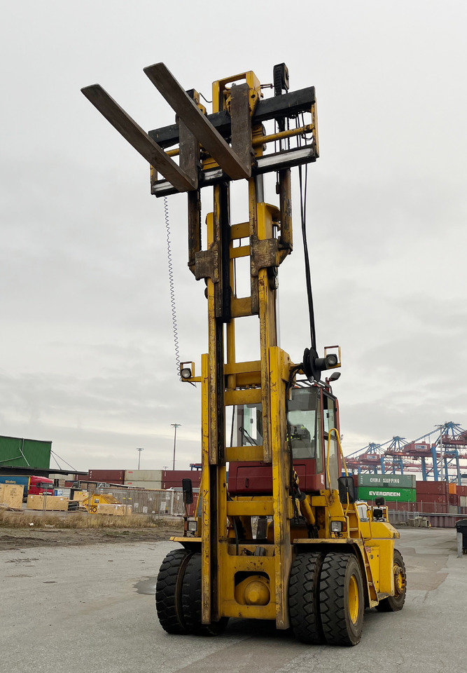 CVS Ferrari F16 - Container handler: picture 1 CVS Ferrari F16 - Container handler: picture 1