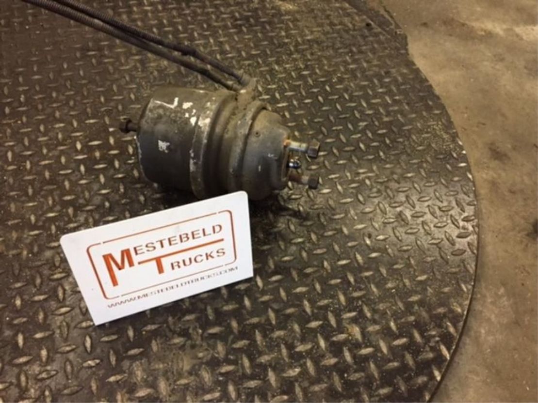 DAF Rembooster 45 LF links acher - Brake cylinder for Truck: picture 1 DAF Rembooster 45 LF links acher - Brake cylinder for Truck: picture 1