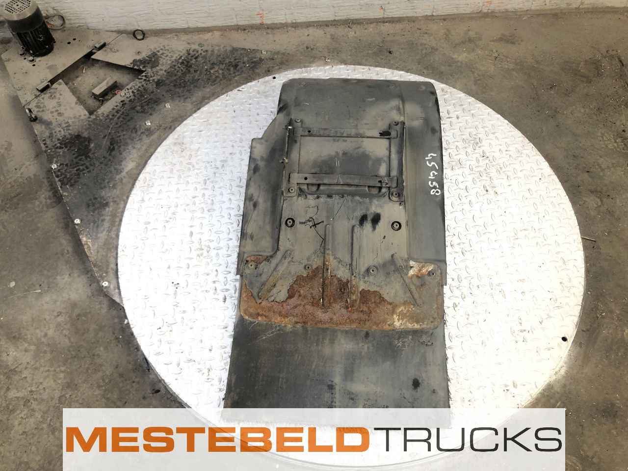 DAF Spatbord RV CF - Frame/ Chassis for Truck: picture 1 DAF Spatbord RV CF - Frame/ Chassis for Truck: picture 1