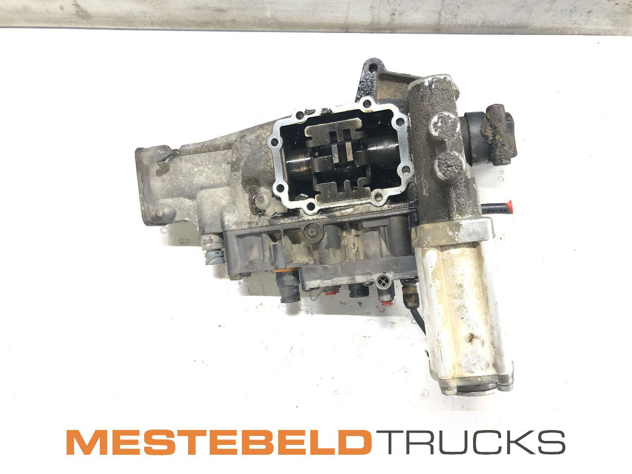 MAN Schakeldeksel met kabels - Gearbox and parts for Truck: picture 1 MAN Schakeldeksel met kabels - Gearbox and parts for Truck: picture 1