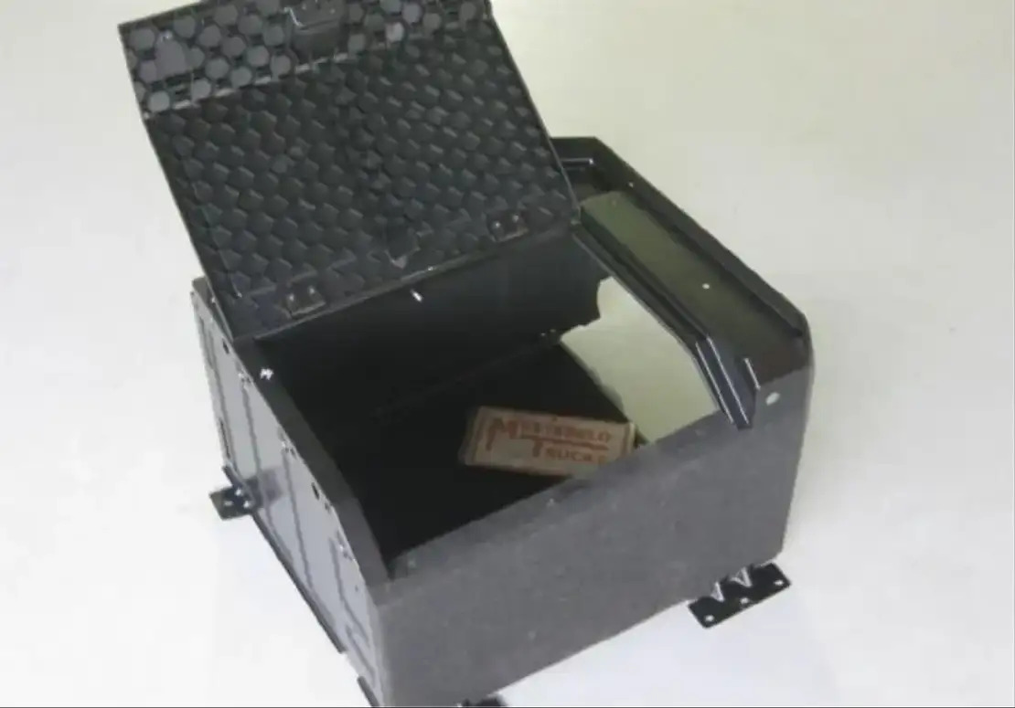 Mercedes-Benz Opbergbak Actros - Cab and interior for Truck: picture 1 Mercedes-Benz Opbergbak Actros - Cab and interior for Truck: picture 1