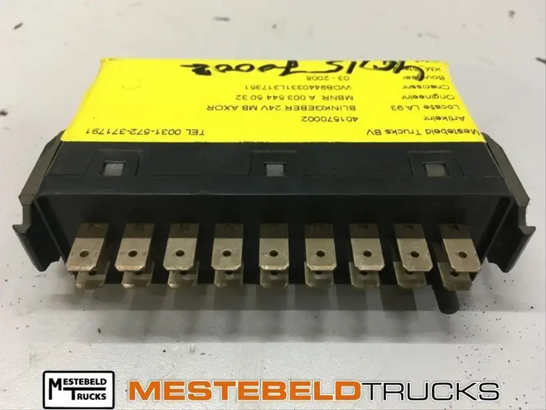 Mercedes-Benz Richtingaanwijzerunit 24V - Electrical system for Truck: picture 1 Mercedes-Benz Richtingaanwijzerunit 24V - Electrical system for Truck: picture 1