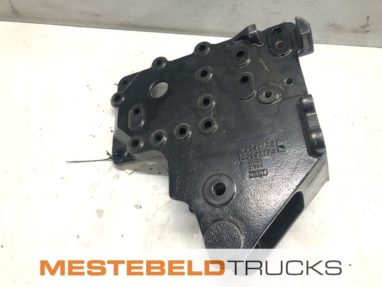 Renault Steun v. dwarsbalk Midlum - Frame/ Chassis for Truck: picture 2 Renault Steun v. dwarsbalk Midlum - Frame/ Chassis for Truck: picture 2