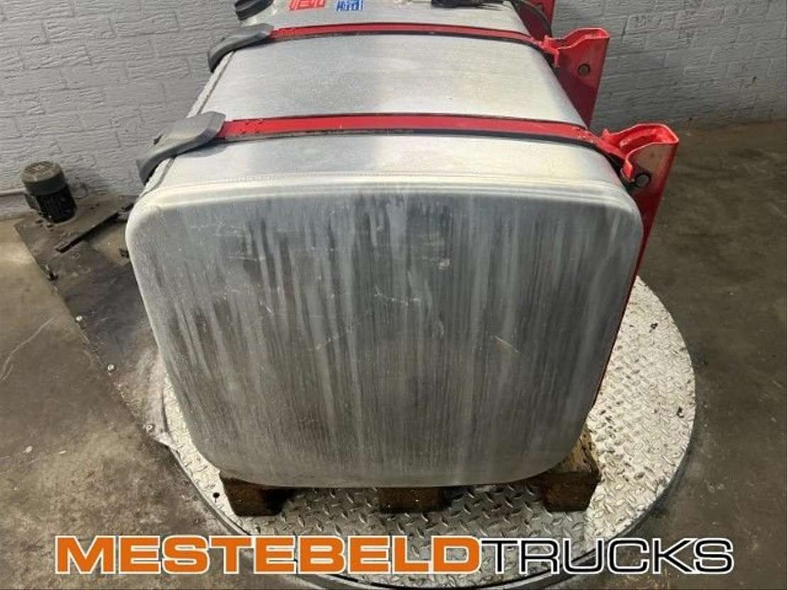 Scania Brandstoftank met steunen 600 liter - Fuel tank for Truck: picture 4 Scania Brandstoftank met steunen 600 liter - Fuel tank for Truck: picture 4