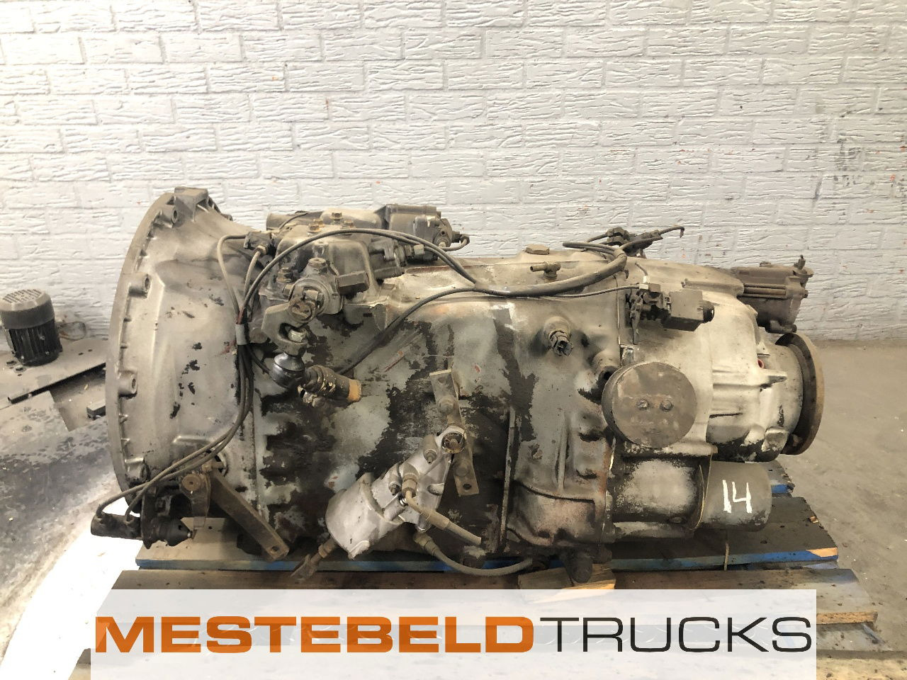 Volvo Versnellingsbak SR1700 - Gearbox and parts for Truck: picture 1 Volvo Versnellingsbak SR1700 - Gearbox and parts for Truck: picture 1