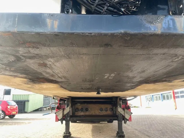 Kögel 3 AXELS (2X LIFT AXELS) DISK BRAKE 7CM FRIGO BOX - Closed box semi-trailer: picture 4 Kögel 3 AXELS (2X LIFT AXELS) DISK BRAKE 7CM FRIGO BOX - Closed box semi-trailer: picture 4