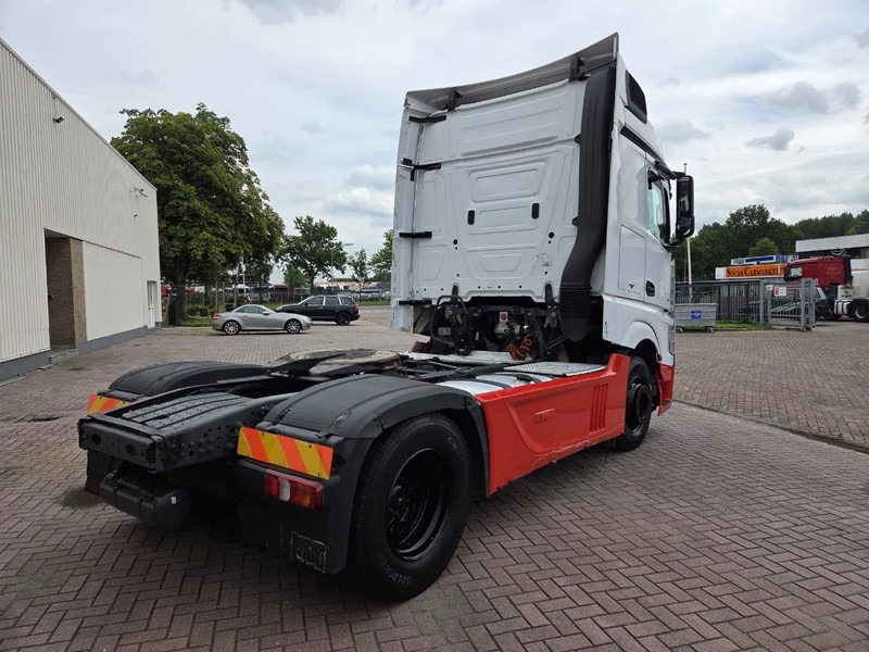 Mercedes-Benz Actros 1845 Retarder, 2 tanks, Automatic, 2 beds - Tractor truck: picture 3 Mercedes-Benz Actros 1845 Retarder, 2 tanks, Automatic, 2 beds - Tractor truck: picture 3