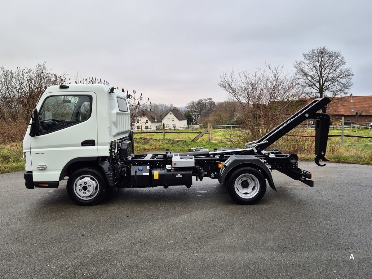 FUSO 3C15 Duonic Aut.City Abrollkipper AHK 3.5T - Hook lift truck: picture 4 FUSO 3C15 Duonic Aut.City Abrollkipper AHK 3.5T - Hook lift truck: picture 4
