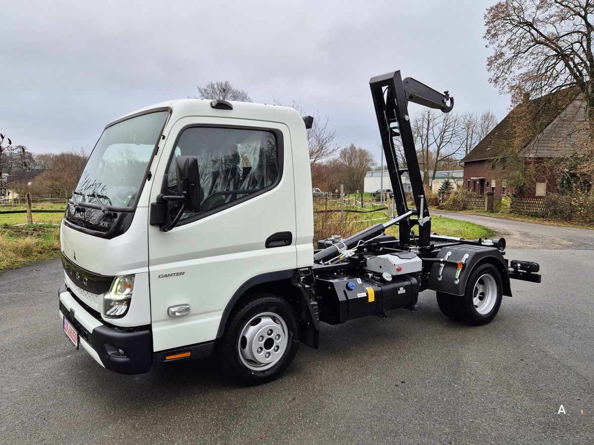 FUSO 3C15 Duonic Aut.City Abrollkipper AHK 3.5T - Hook lift truck: picture 1 FUSO 3C15 Duonic Aut.City Abrollkipper AHK 3.5T - Hook lift truck: picture 1