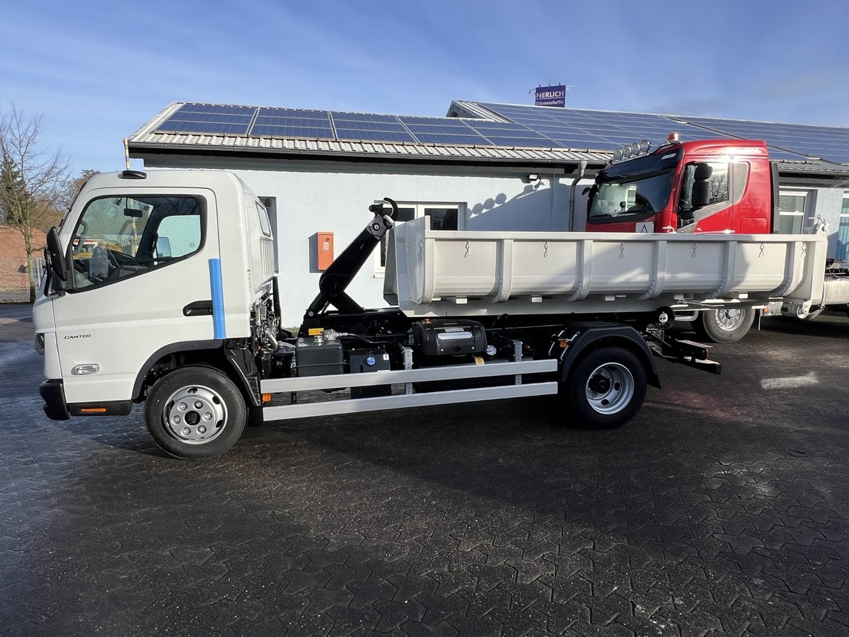 FUSO Canter FUSO 7C18 City Abrollkipper Miete - Hook lift truck: picture 2 FUSO Canter FUSO 7C18 City Abrollkipper Miete - Hook lift truck: picture 2