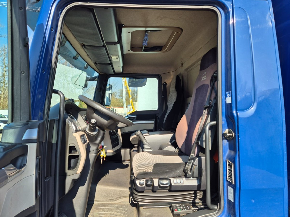 MAN TGL 8.220 BL Autotransporter Euro 6 AHK - Autotransporter truck, Commercial truck: picture 2 MAN TGL 8.220 BL Autotransporter Euro 6 AHK - Autotransporter truck, Commercial truck: picture 2