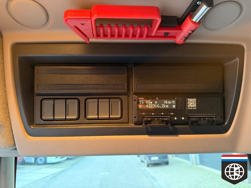 Box truck DAF LF 180 FA TAIL LIFT - GOOD TYRES - SMART TACHO 2: picture 14 Box truck DAF LF 180 FA TAIL LIFT - GOOD TYRES - SMART TACHO 2: picture 14