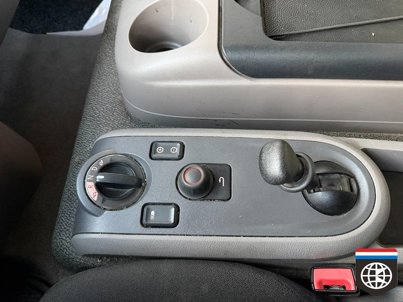 Box truck DAF LF 180 FA TAIL LIFT - GOOD TYRES - SMART TACHO 2: picture 15 Box truck DAF LF 180 FA TAIL LIFT - GOOD TYRES - SMART TACHO 2: picture 15