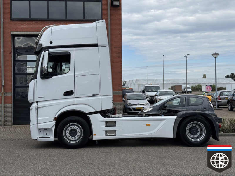 Mercedes-Benz ACTROS 1853 Giga Space - Full spoiler - night A/C - LOW KM - Tractor truck: picture 3 Mercedes-Benz ACTROS 1853 Giga Space - Full spoiler - night A/C - LOW KM - Tractor truck: picture 3